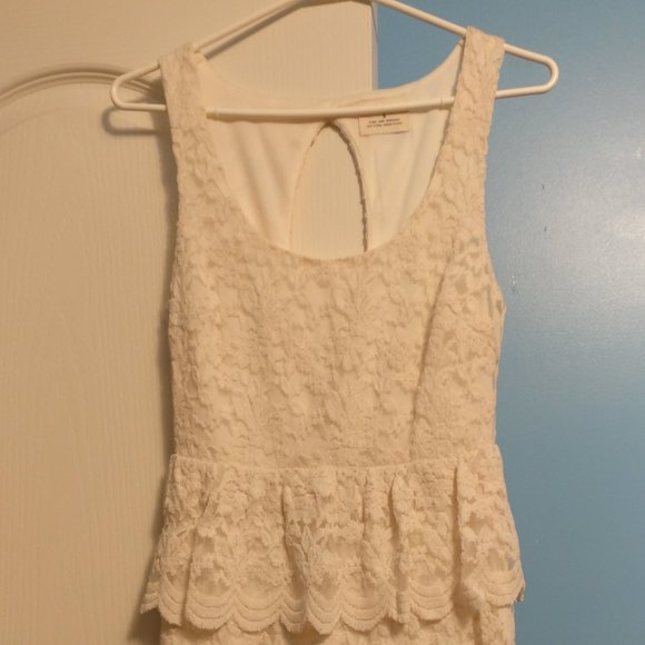 🏷️2/$15 Urban Outfitters Open Back Lace Dress - Picture 2 of 9